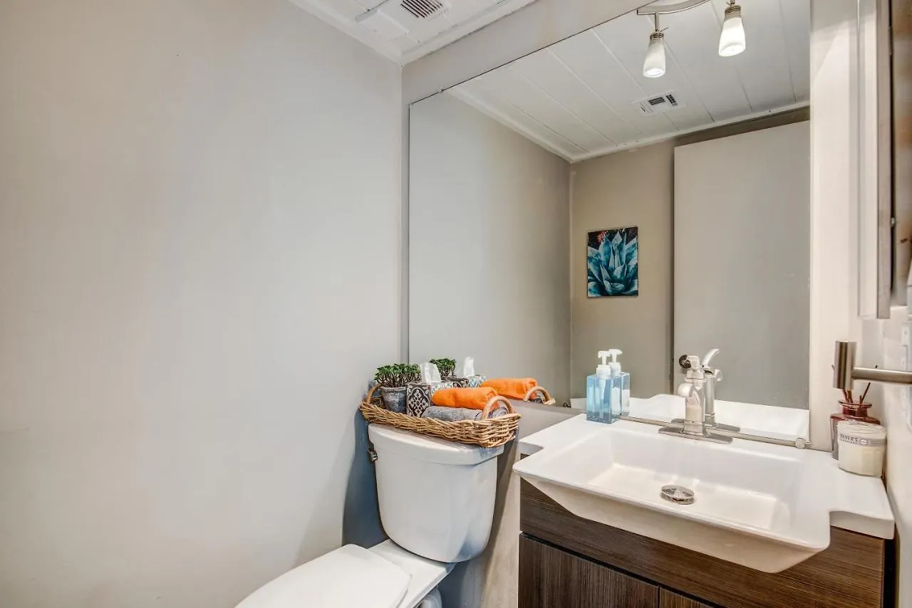 Old Town Oasis: Renovated Retreat with Pool & Walk-Friendly Location Apartment Scottsdale United States