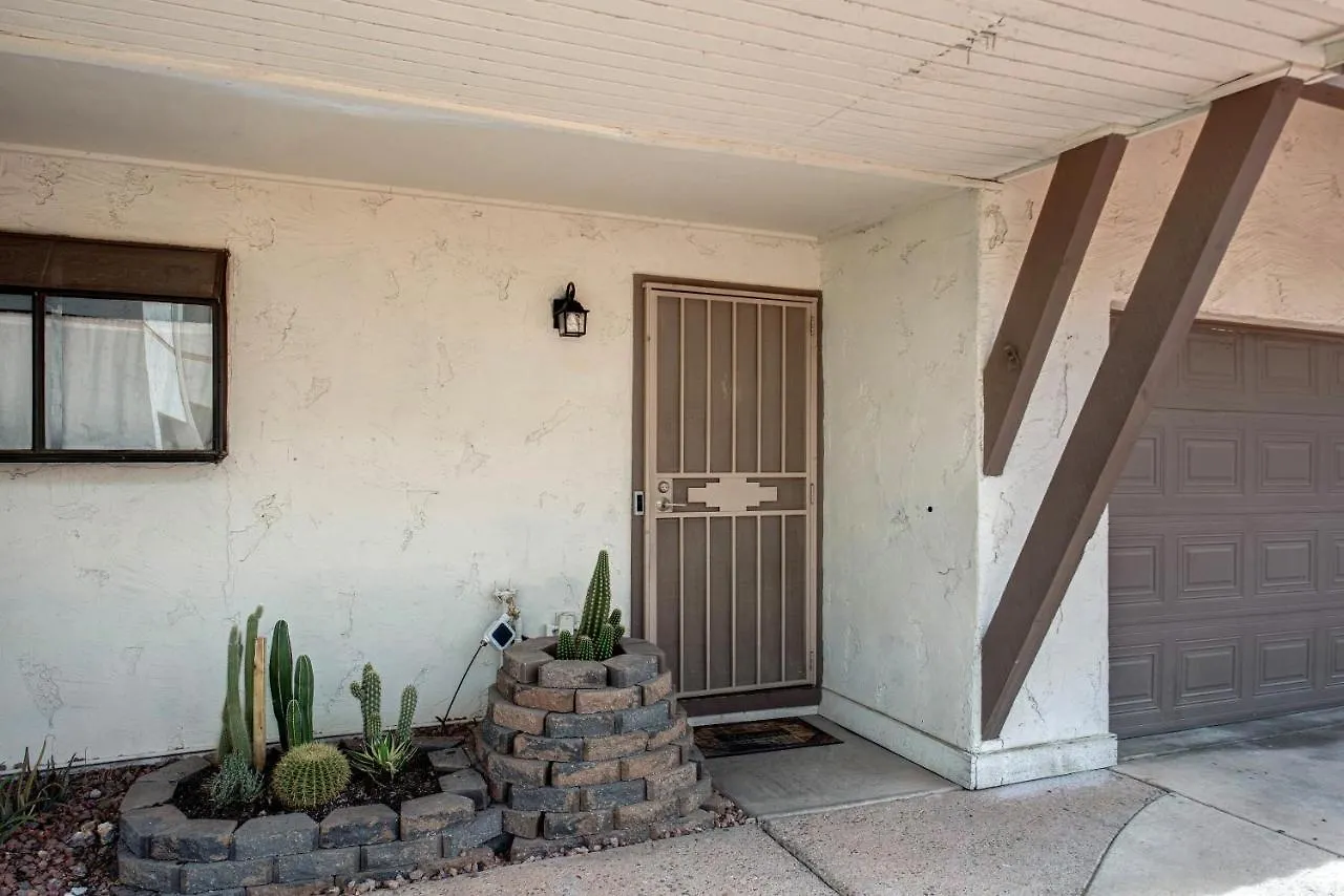 Old Town Oasis: Renovated Retreat with Pool & Walk-Friendly Location Apartment Scottsdale United States