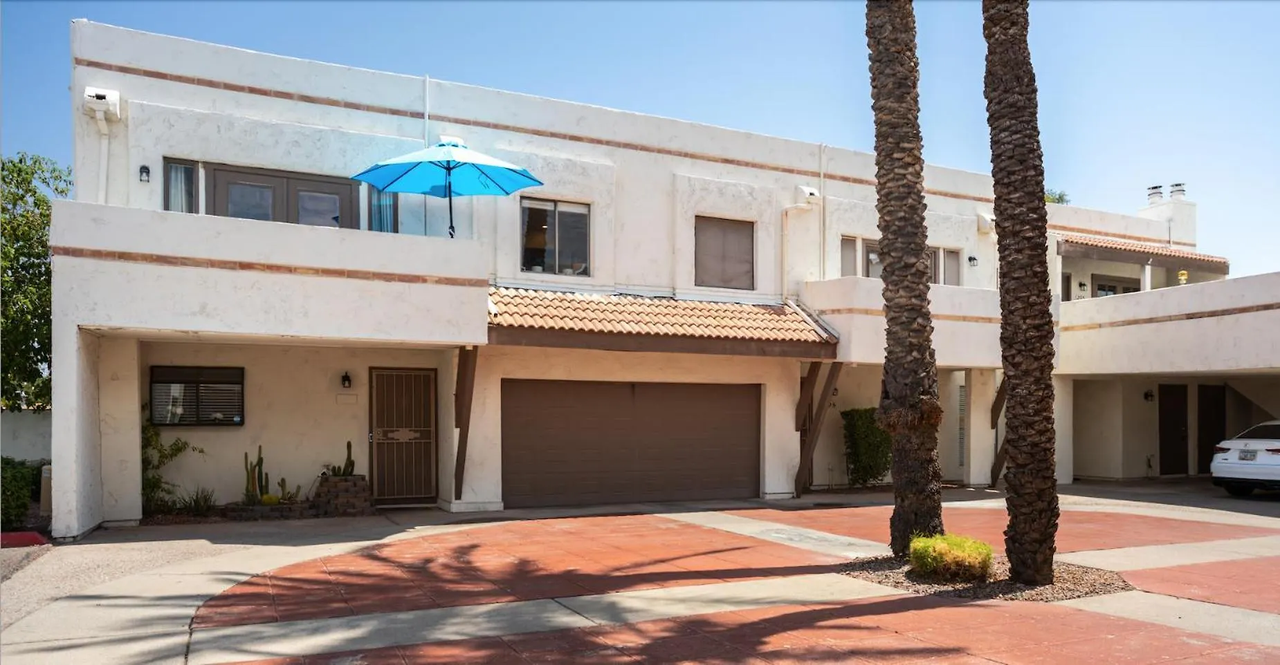 Old Town Oasis: Renovated Retreat with Pool & Walk-Friendly Location Apartment Scottsdale