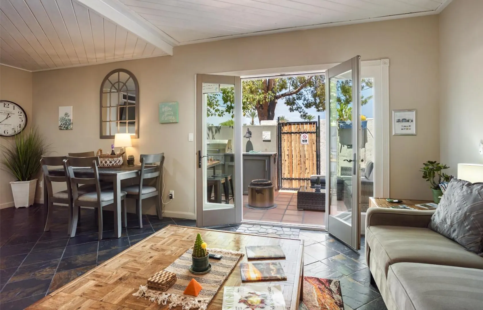 Old Town Oasis: Renovated Retreat with Pool & Walk-Friendly Location Apartment Scottsdale